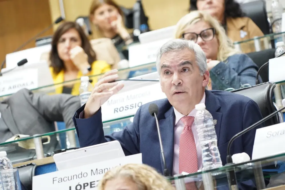 GNL OTRO CONTRATO LEGISLATURA