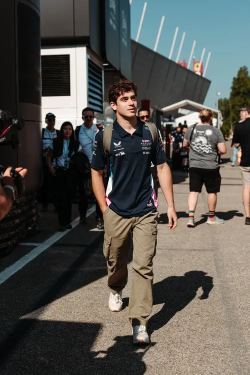 FRANCO IMOLA CAMINANDO